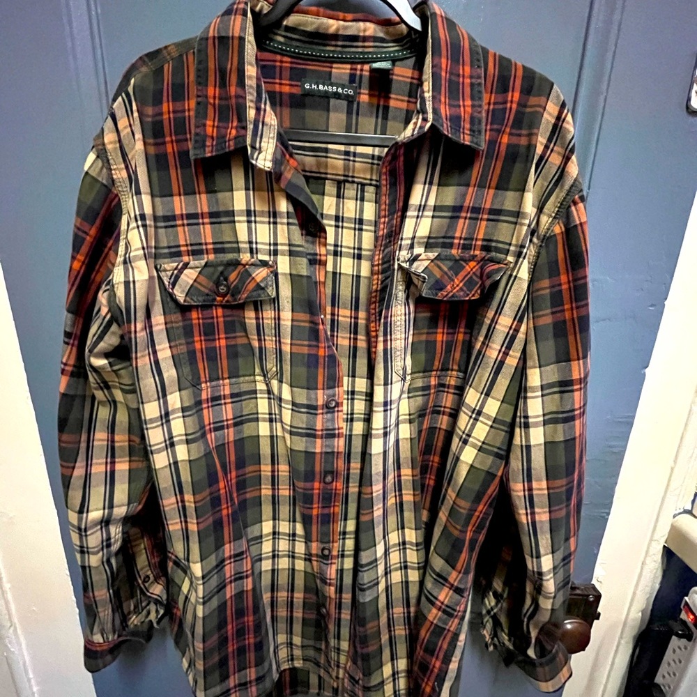 GH Bass and CO men’s heavy duty cotton longsleeve button up